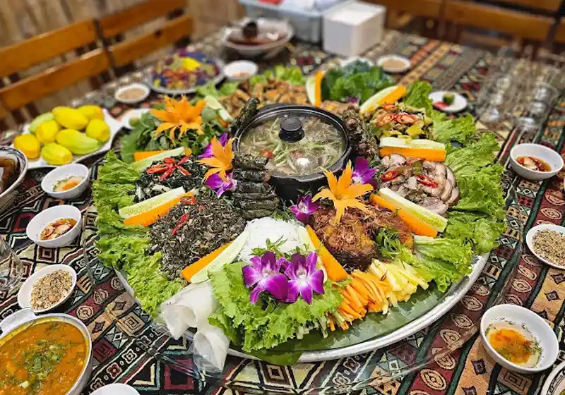 Quán Local Đông Dân Bản Địa Ở Cát Bà: Những Nơi Mình Thấy Đáng Thử 5 Món ngon địa phương ở Cát Bà