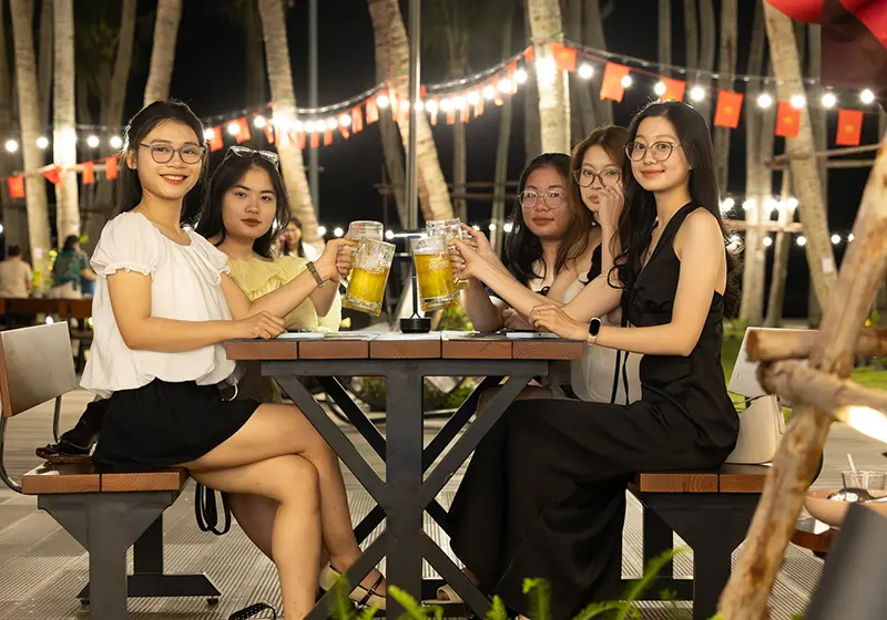Quán Ăn Gần Biển Ở Cát Bà Có Gì Hay? Trải Nghiệm Mình Khá Thích 4 Nhà hàng gần biển Cát bà
